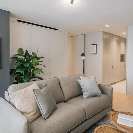 Adraga - 1 Bedroom And Shared Pool In Avenidas Novas * Lissabon